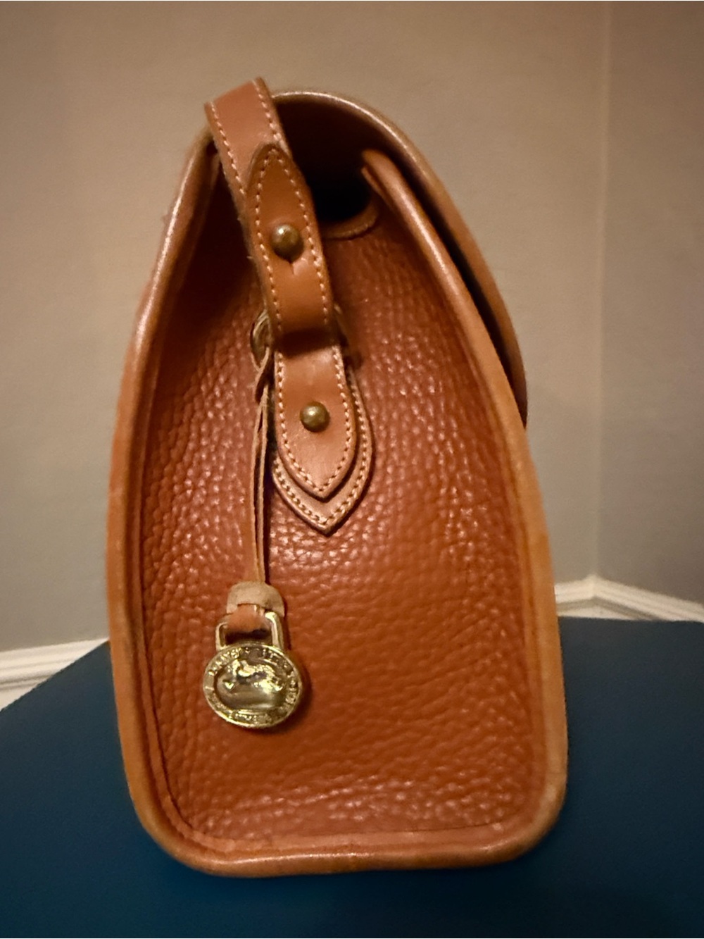 Dooney & Bourke 80’s Vintage Essex Shoulder Bag Saddle Tan All Weather Leather - Picture 6 of 16